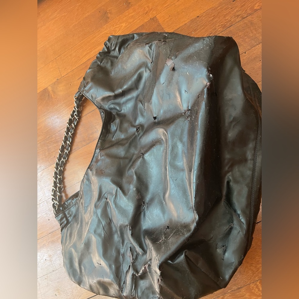 Chanel Vintage Cabas Patent Leather Tote Black XL preowned 2008 - Picture 15 of 16